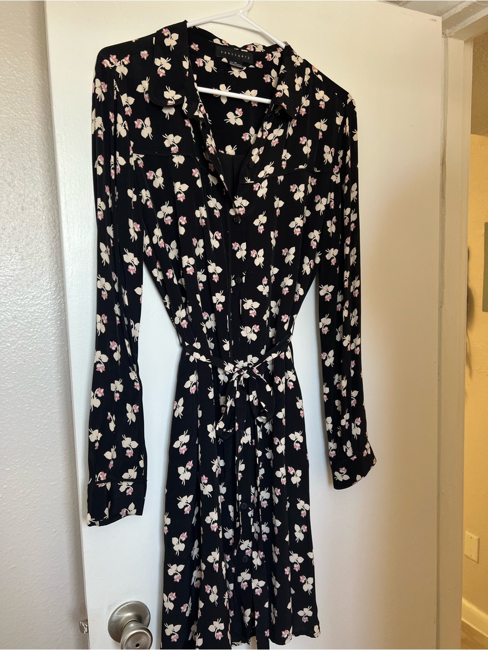 Sanctuary Women’s Black Floral Tie-Waist Shirt Dress - White & Pink Blossoms